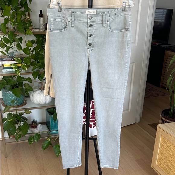 Madewell Denim - Madewell Jean. Size 32. 27” inseam. Stretch. Excellent Condition.
